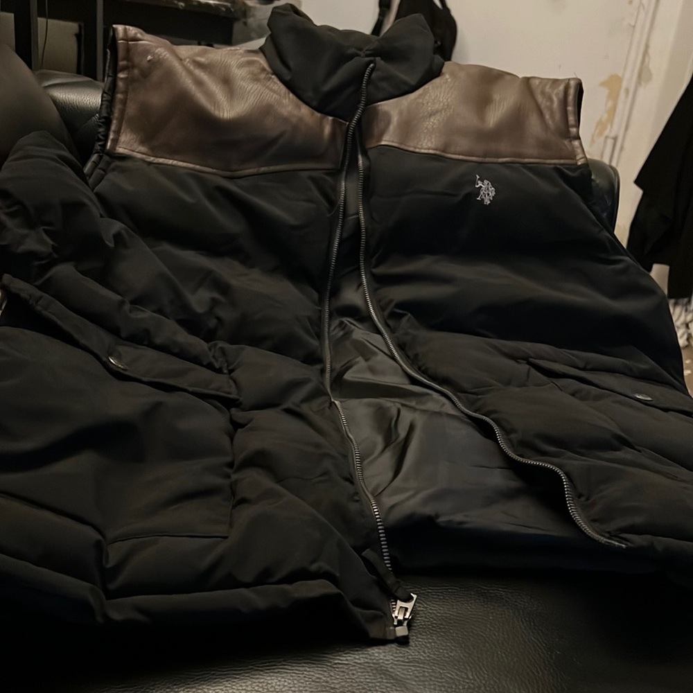 Men’s Zippered Vest